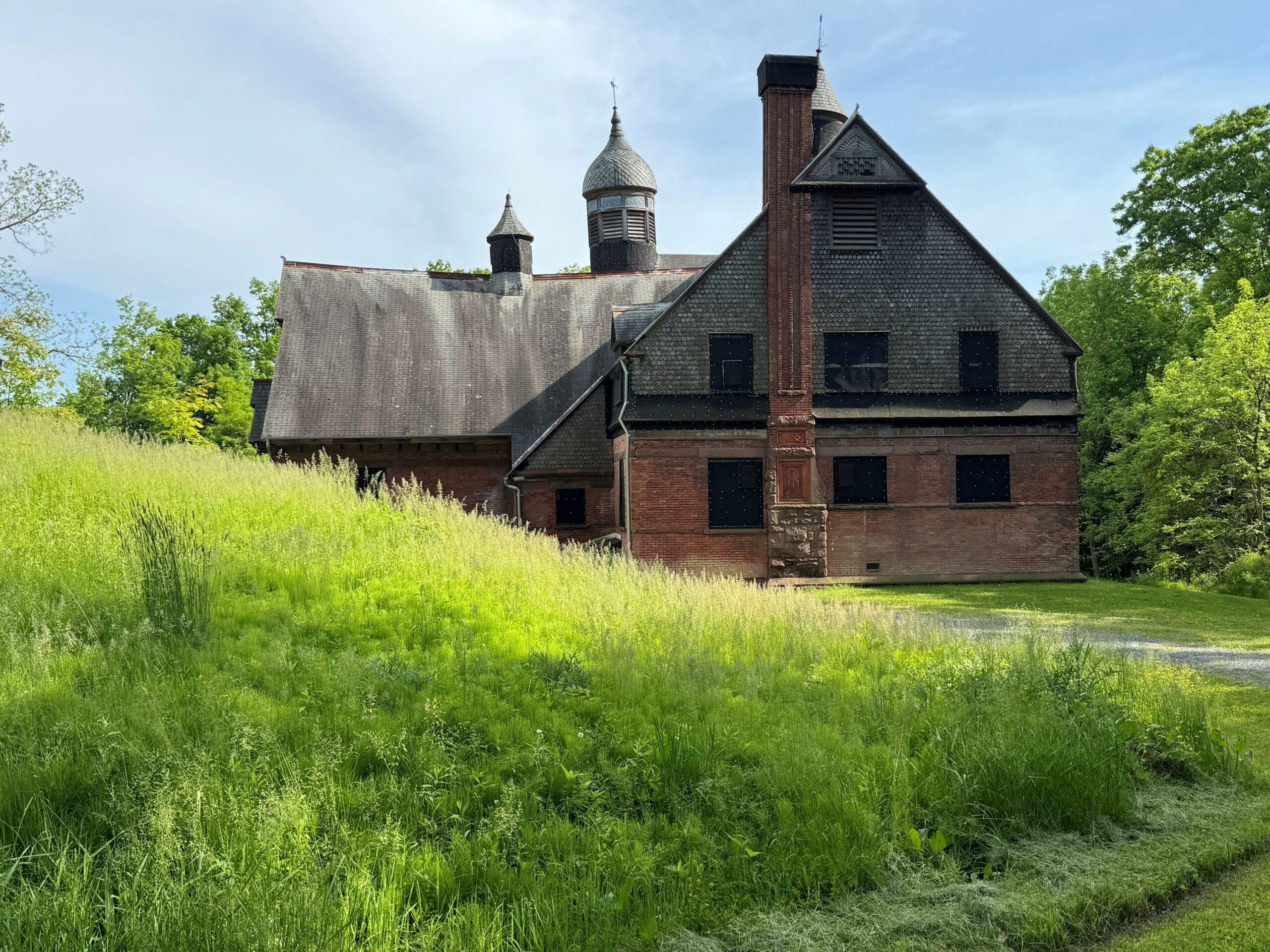 THE CARRIAGE HOUSE BECOMES THE FOCUS FOR ONGOING RESTORATION